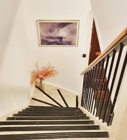 Quiet And Cozy Close To Nature In Villa. Apartment *