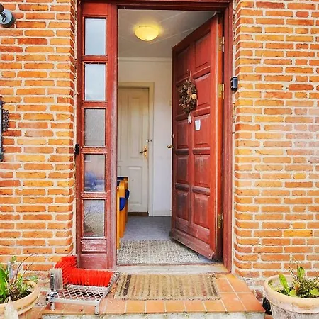Quiet And Cozy Close To Nature In Villa.