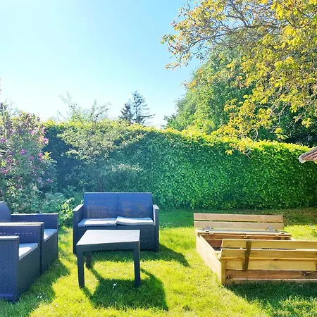 Quiet And Cozy Close To Nature In Villa. Apartamento